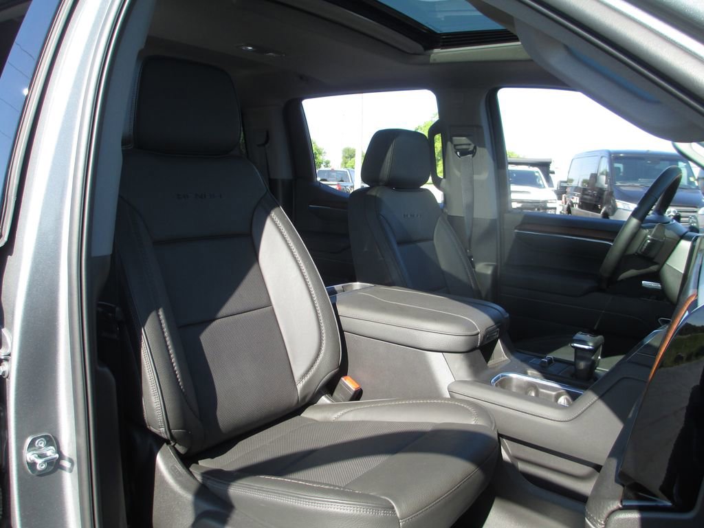 Used 2025 GMC Sierra 1500 Denali w/ Technology Package AWD/4WD image 25