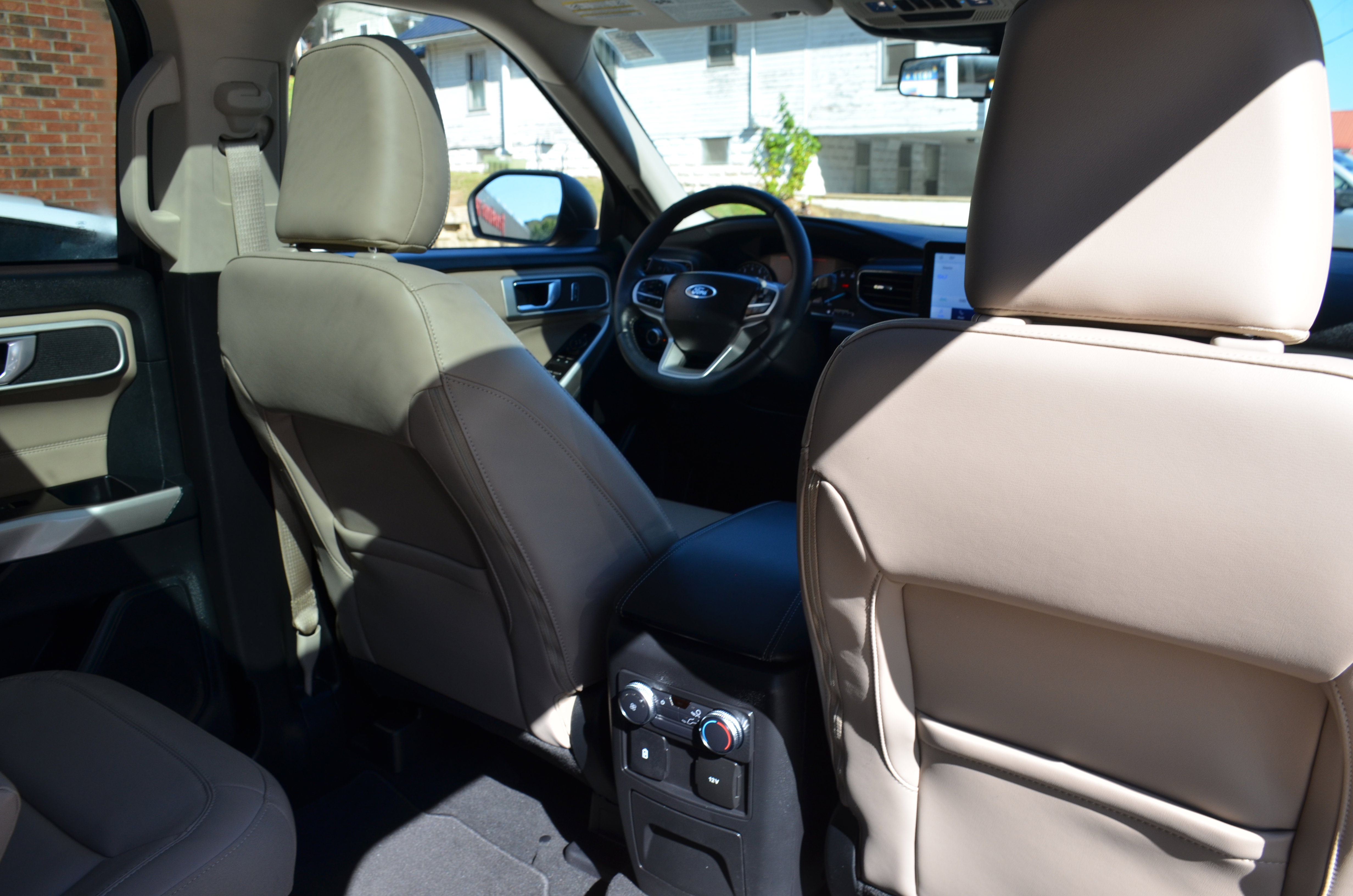 Used 2022 Ford Explorer XLT w/ Equipment Group 202A image 24