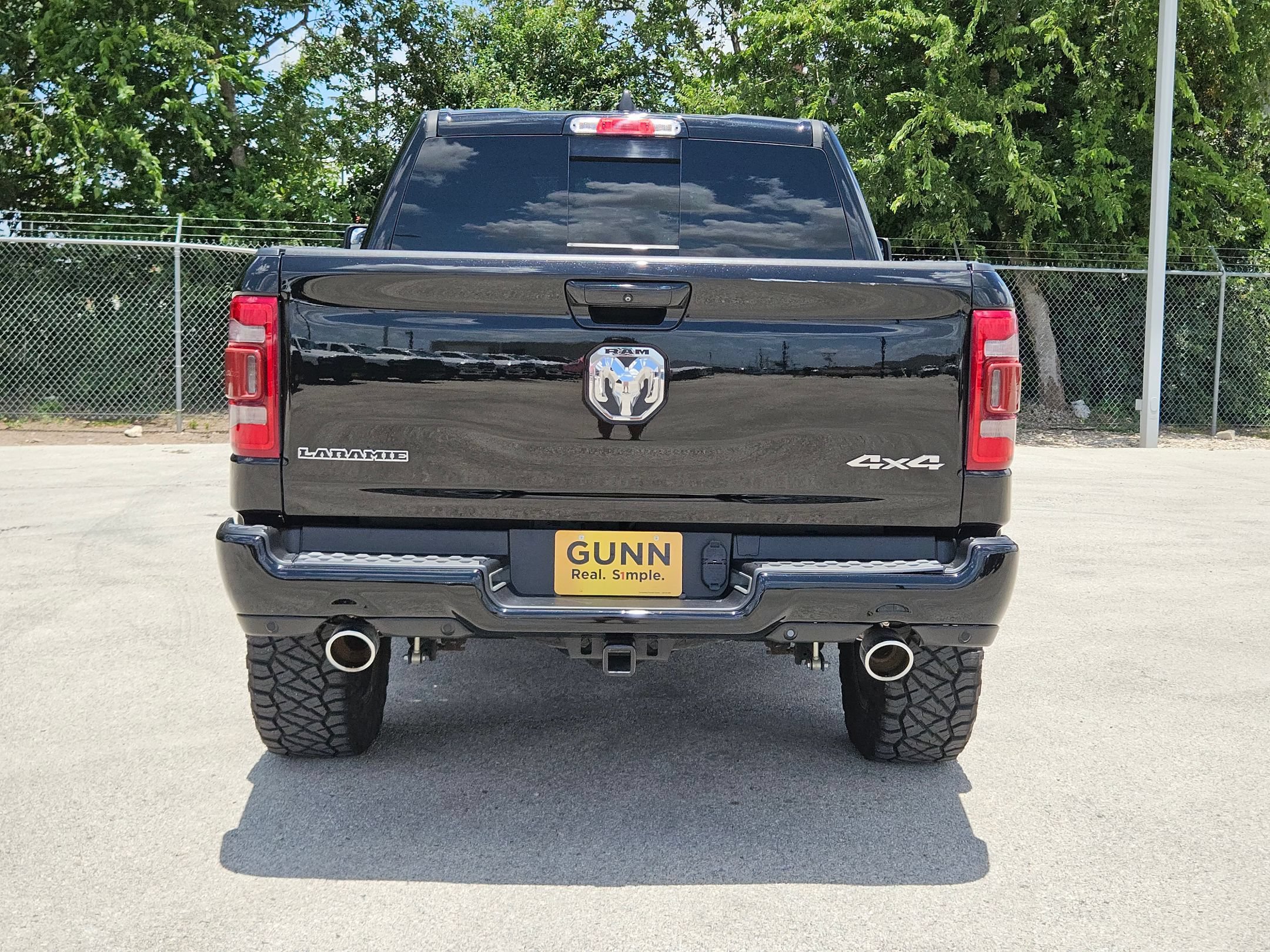 Used 2024 RAM 1500 Laramie AWD/4WD image 4