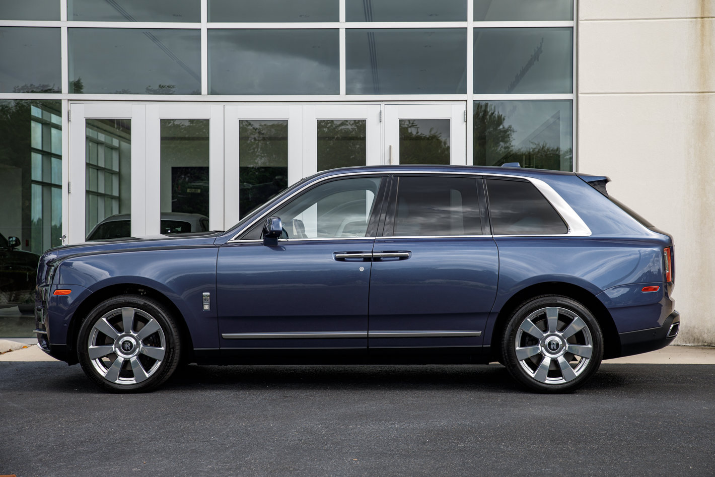 Certified 2019 Rolls-Royce Cullinan AWD/4WD image 4
