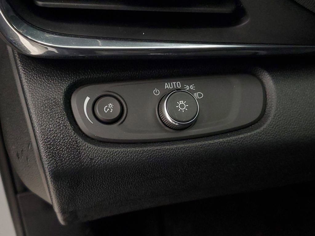 Used 2025 Buick Envista Preferred image 13