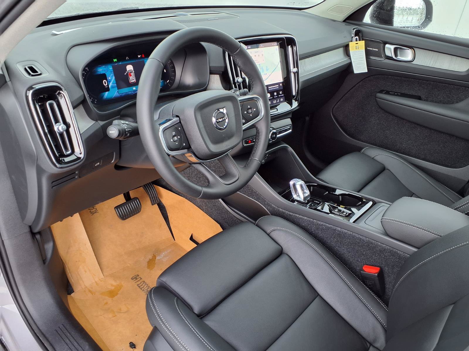 New 2026 Volvo XC40 B5 Plus w/ Climate Package AWD/4WD image 12
