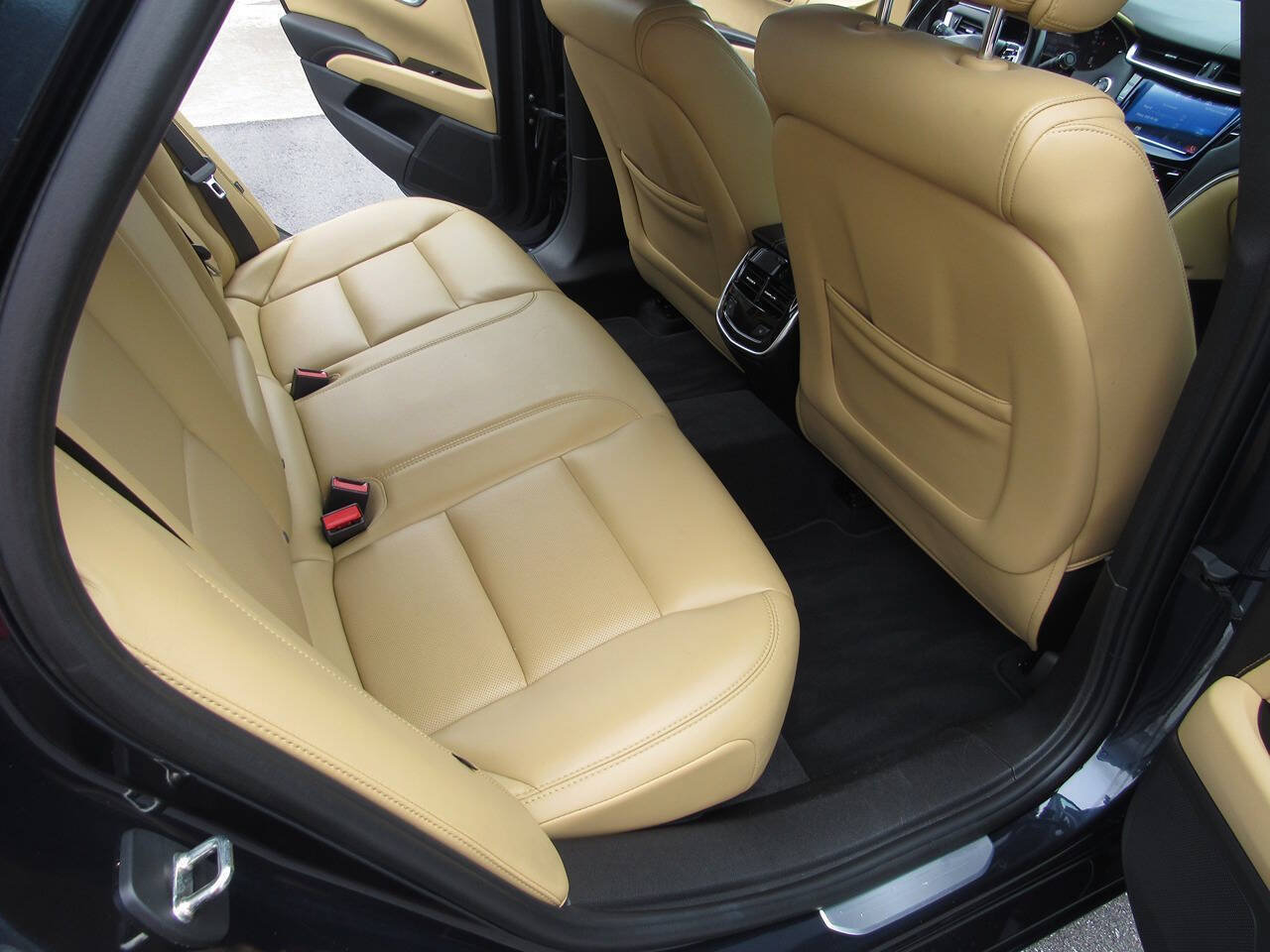 Used 2013 Cadillac XTS Luxury w/ Driver Awareness Package FWD image 21