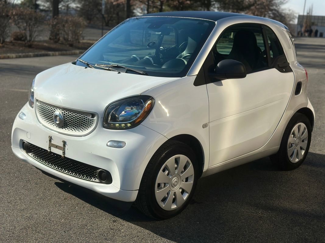 Used 2016 smart fortwo pure image 3