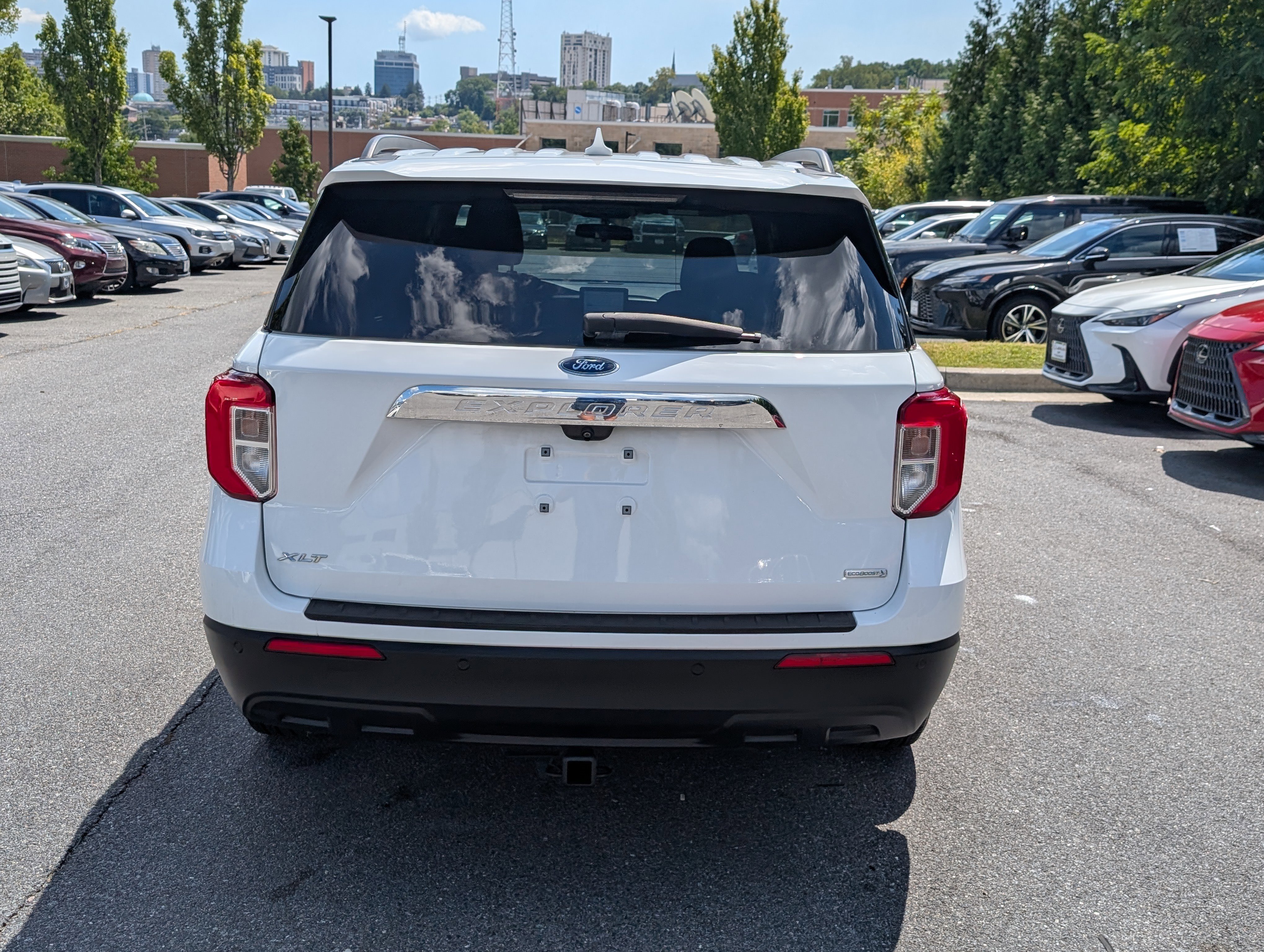 Used 2020 Ford Explorer XLT image 4