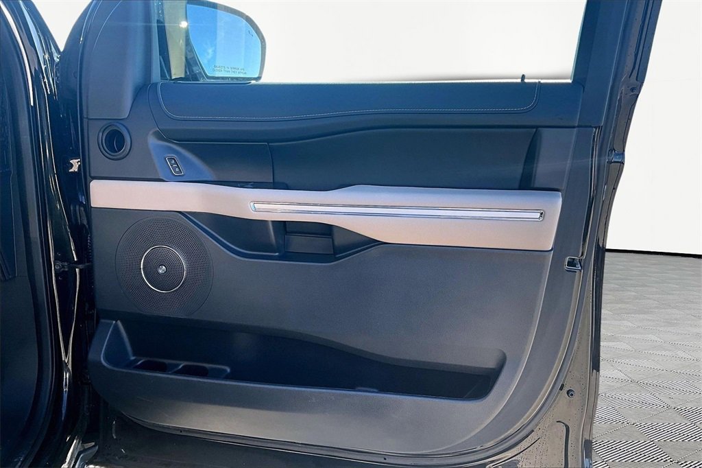 Used 2024 Ford Expedition Limited image 24