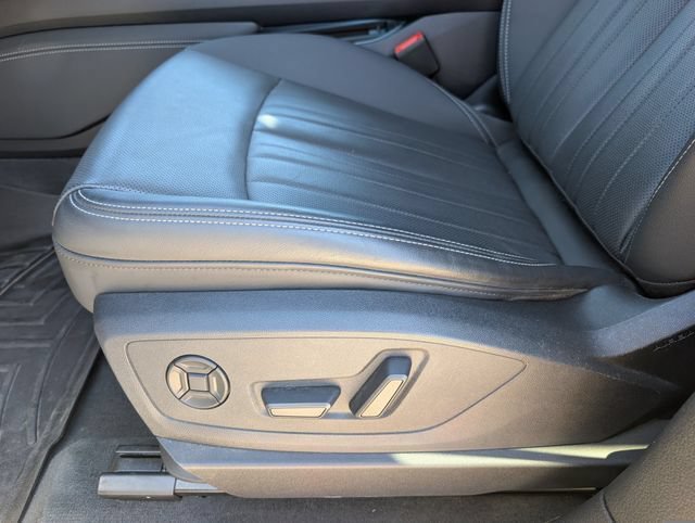 Used 2023 Audi e-tron Premium Plus AWD/4WD image 17