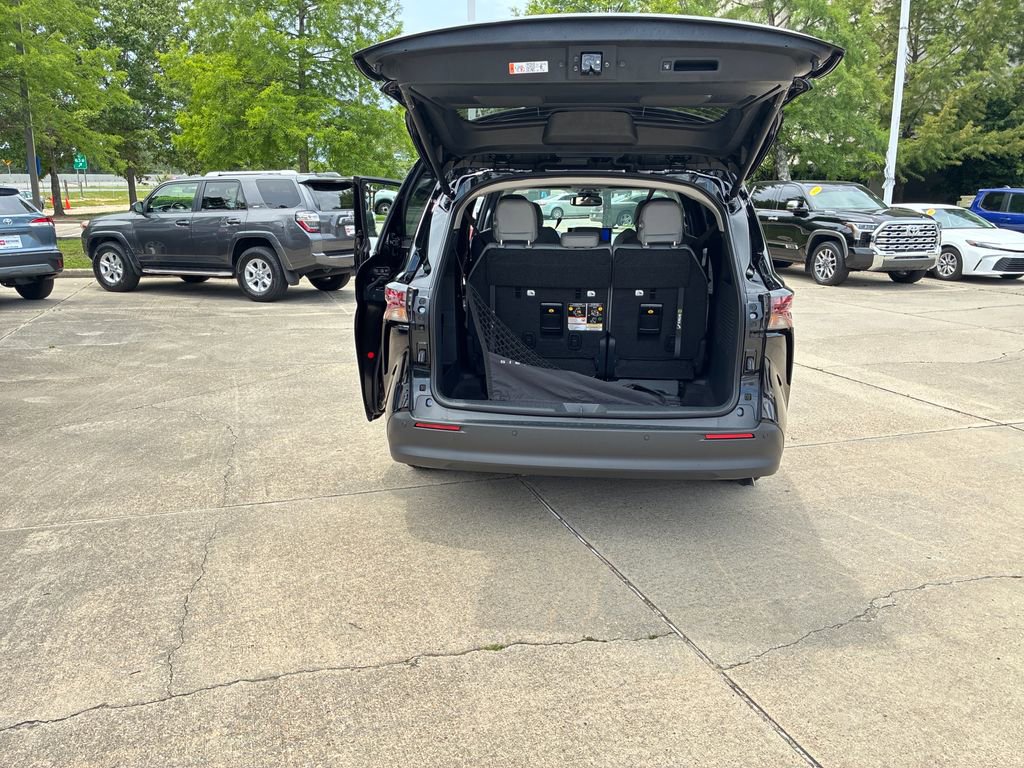 New 2026 Toyota Sienna XLE FWD image 34