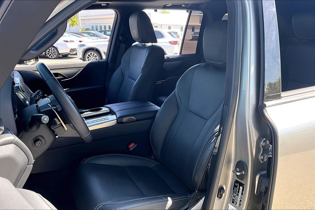 Used 2023 Lexus LX 600 F Sport AWD/4WD image 17