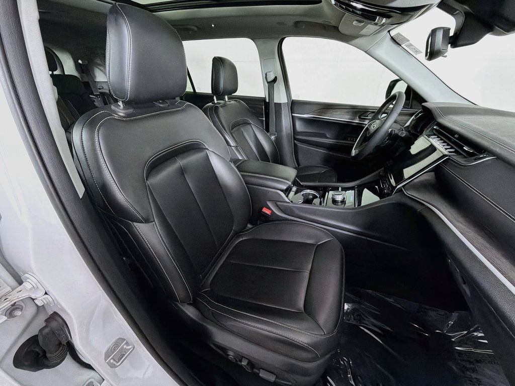 Used 2023 Jeep Grand Cherokee L Limited AWD/4WD image 30