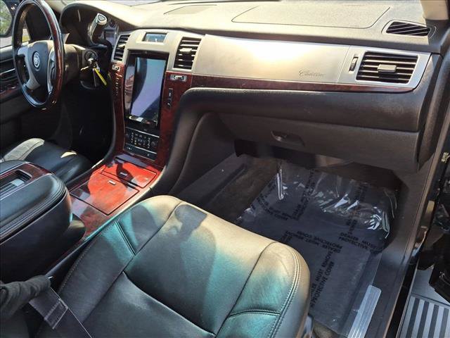 Used 2013 Cadillac Escalade ESV Premium AWD/4WD image 22