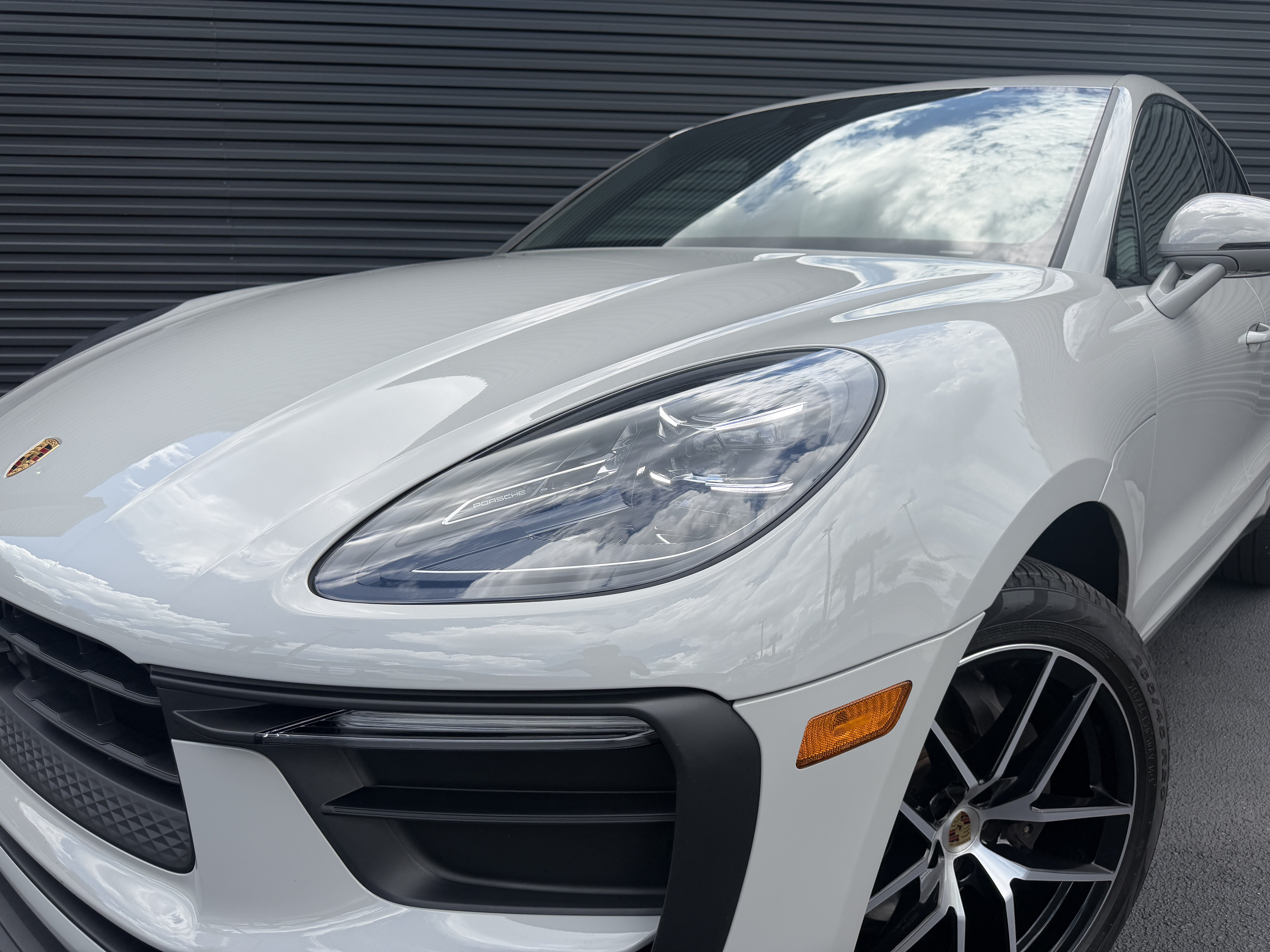 Certified 2024 Porsche Macan AWD/4WD image 11