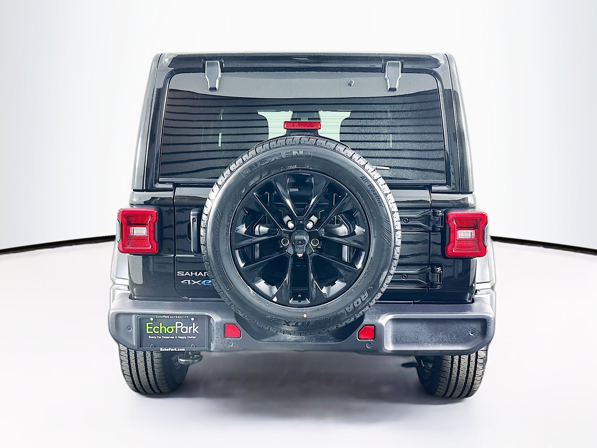 Used 2025 Jeep Wrangler Sahara w/ Safety Group AWD/4WD image 7