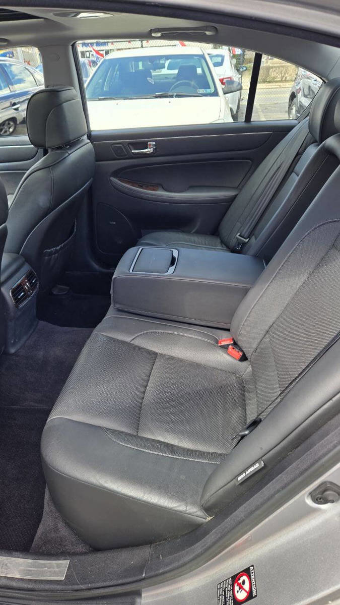Used 2009 Hyundai Genesis 3.8 w/ Technology Pkg 4 RWD image 10