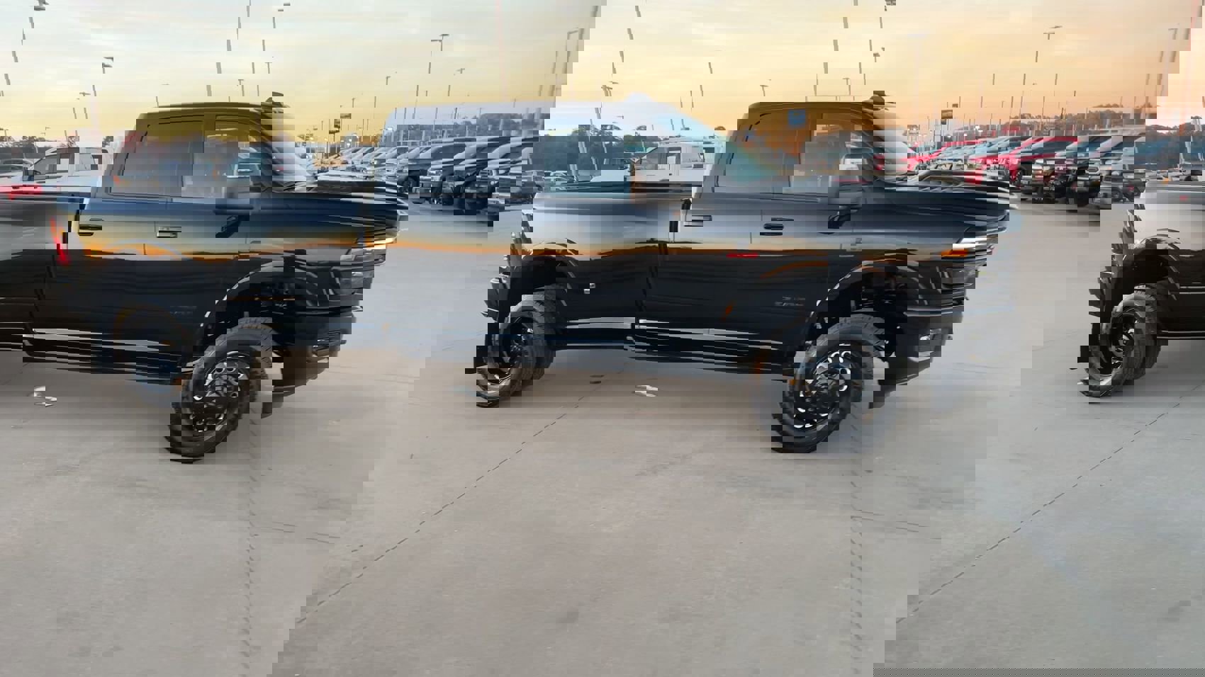 Used 2025 RAM 3500 Limited image 9