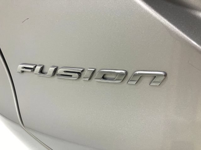 Used 2018 Ford Fusion SE w/ Fusion SE Technology Package FWD image 19