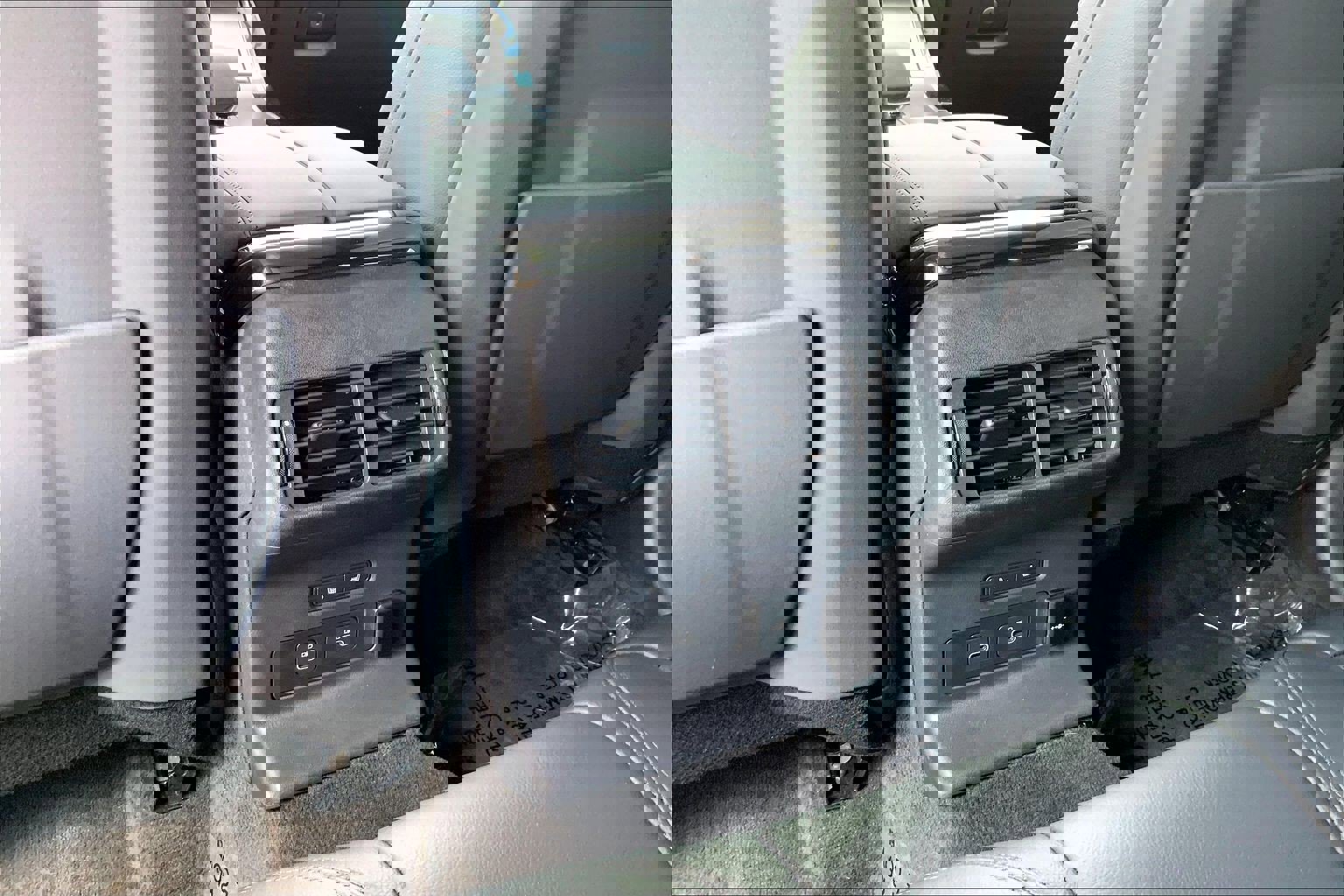 Used 2025 Land Rover Range Rover Velar Dynamic SE image 33