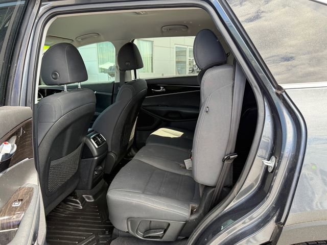 Used 2020 Kia Sorento LX FWD image 11
