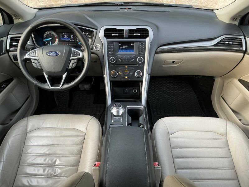 Used 2017 Ford Fusion SE FWD image 14