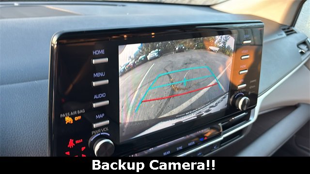 Used 2021 Toyota Sienna XLE image 3