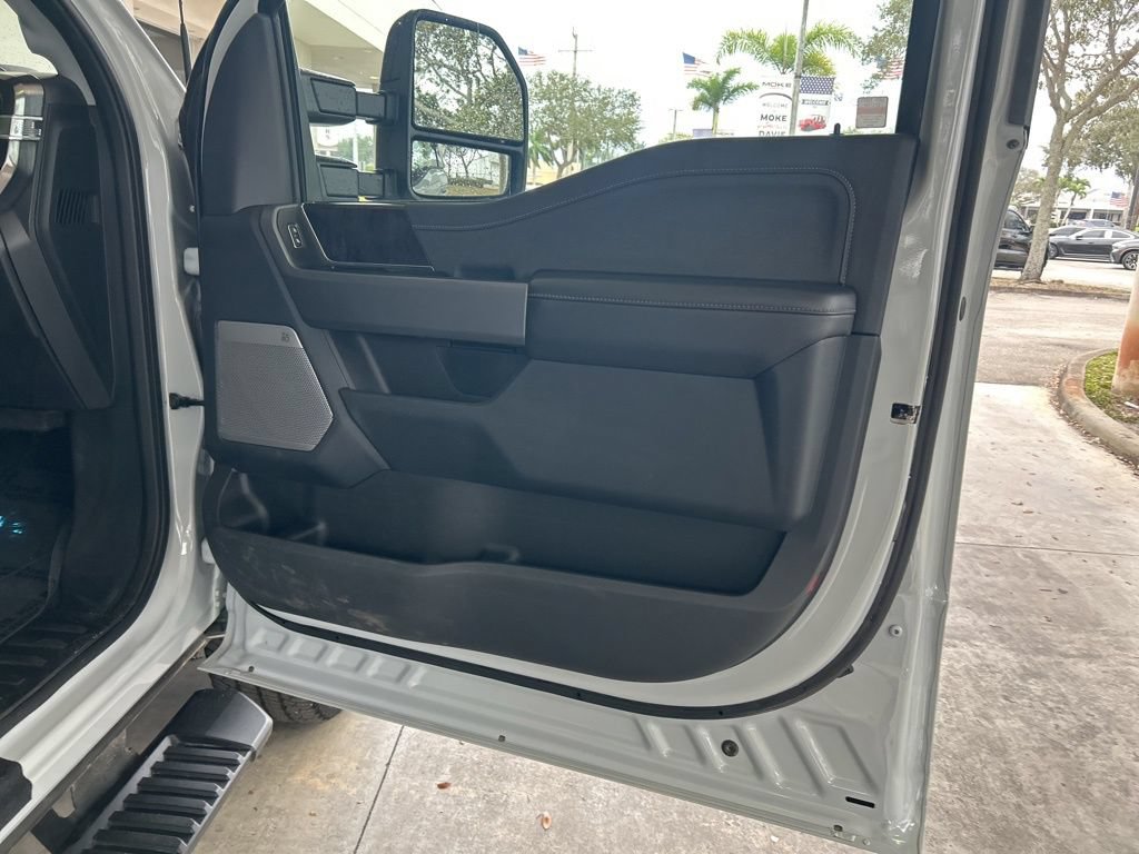 Used 2025 Ford F350 Lariat AWD/4WD image 28