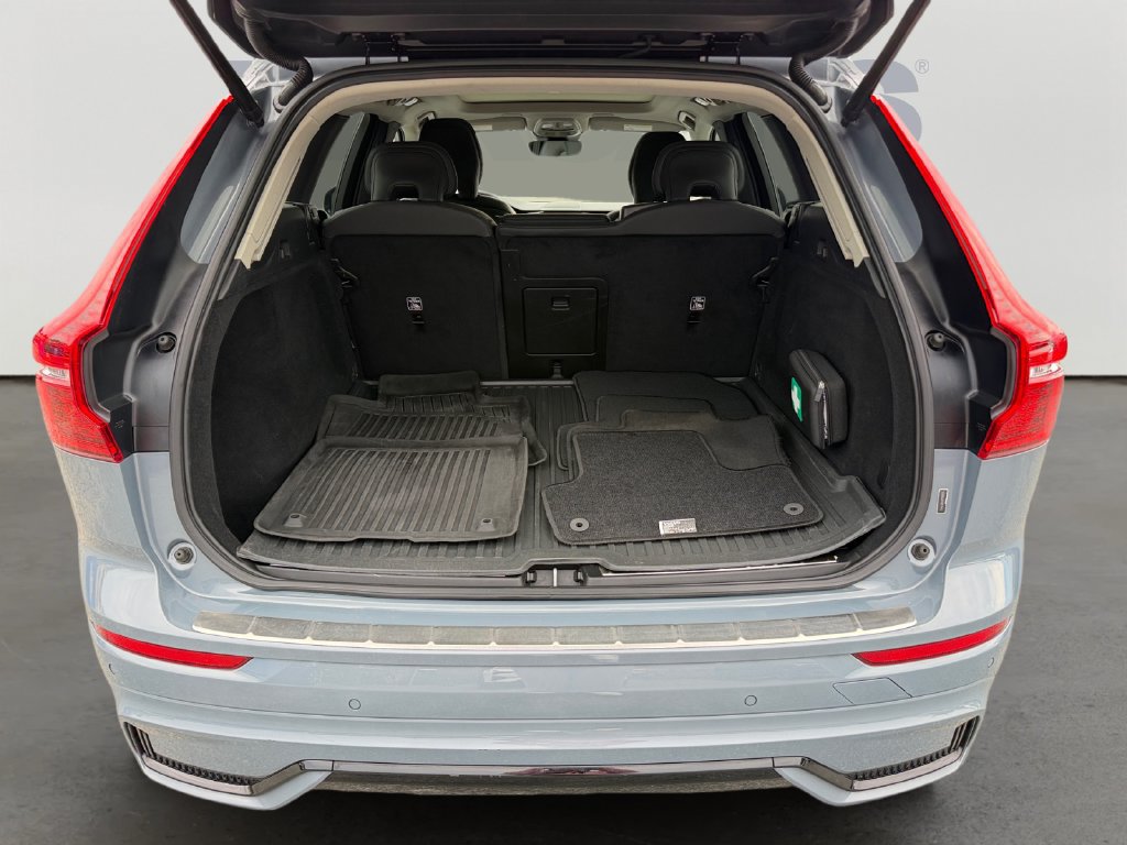 Certified 2024 Volvo XC60 B5 Plus w/ Protection Package Premier AWD/4WD image 11