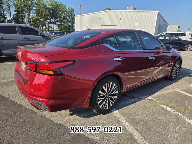 Used 2024 Nissan Altima 2.5 SV w/ SV Premium Package FWD image 5