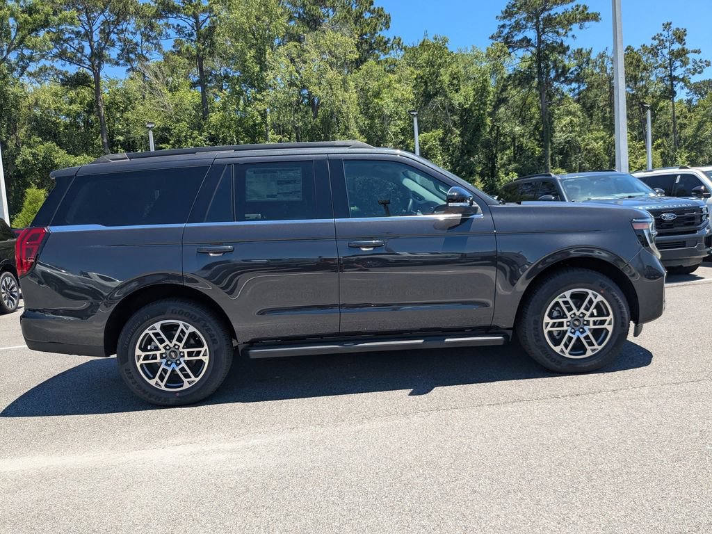 New 2026 Ford Expedition Active RWD video 3