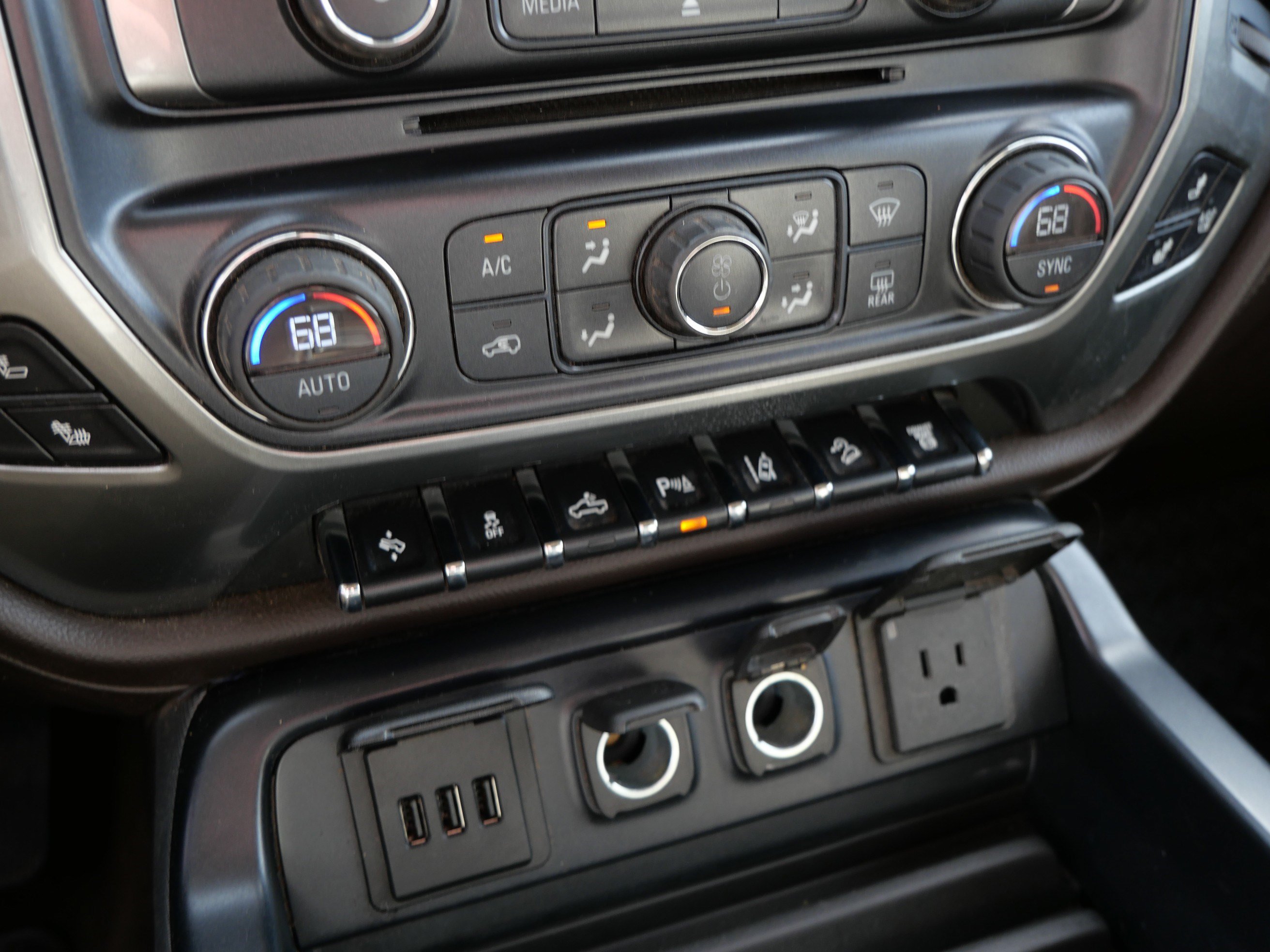 Used 2015 Chevrolet Silverado 3500 LTZ w/ Duramax Plus Package AWD/4WD image 35