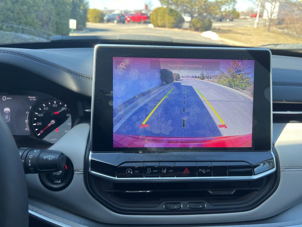 Used 2025 Jeep Compass Limited image 19