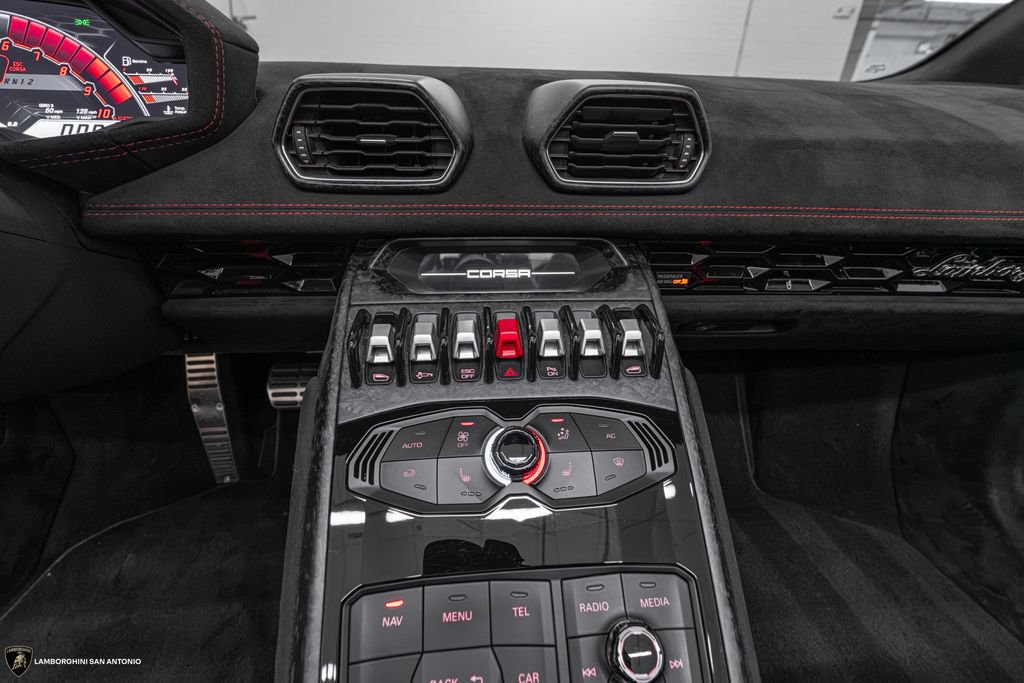 Used 2019 Lamborghini Huracan Performante AWD/4WD image 42