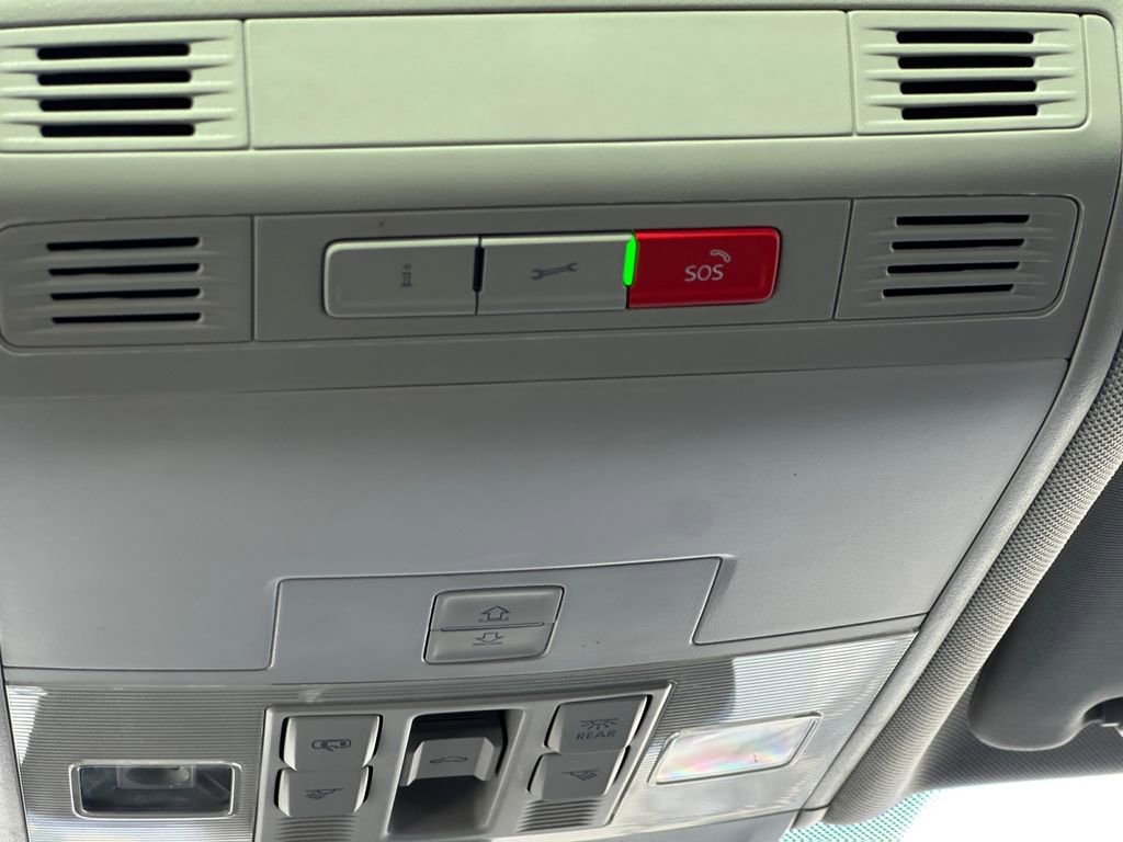 Used 2024 Volkswagen Tiguan Wolfsburg Edition image 19