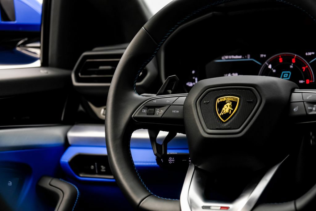 Used 2025 Lamborghini Urus SE AWD/4WD image 20