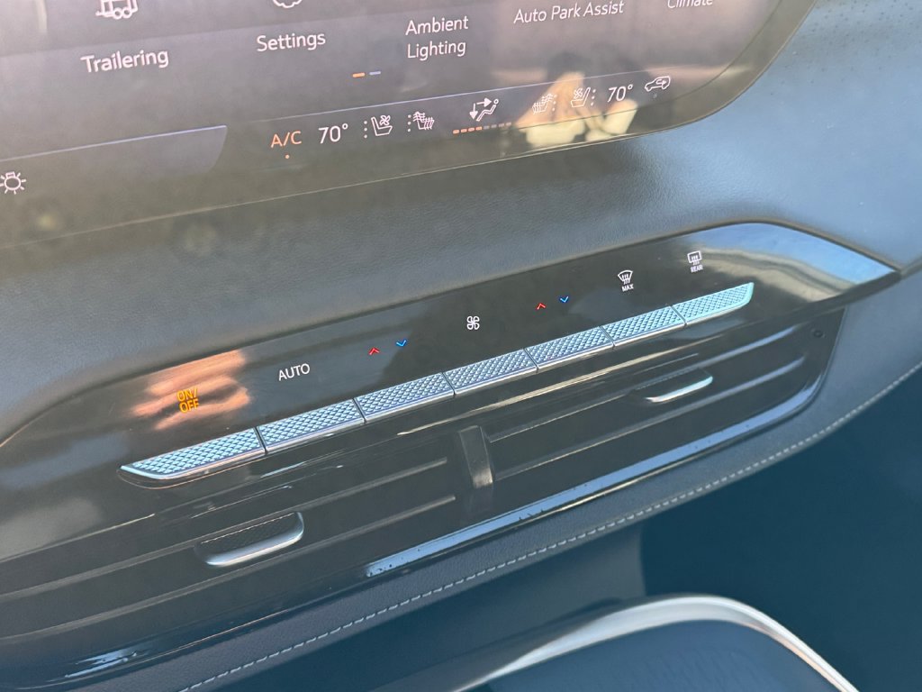 Used 2025 Buick Enclave Avenir w/ Super Cruise Package AWD/4WD image 28