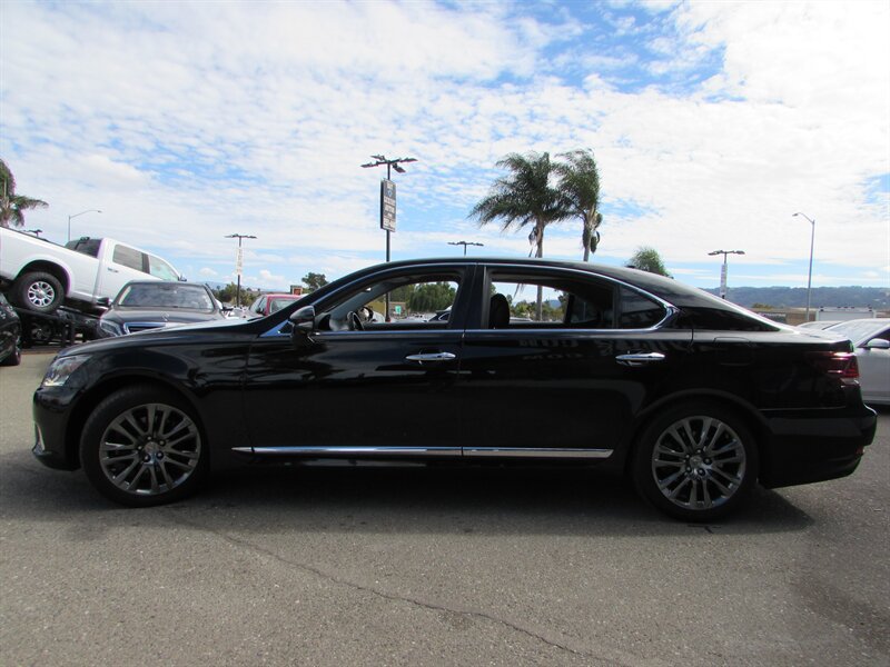 Used 2013 Lexus LS 460 L w/ Ultra Luxury Pkg RWD image 4
