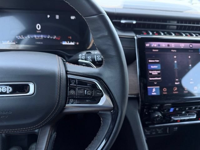 Used 2025 Jeep Grand Cherokee Summit AWD/4WD image 32