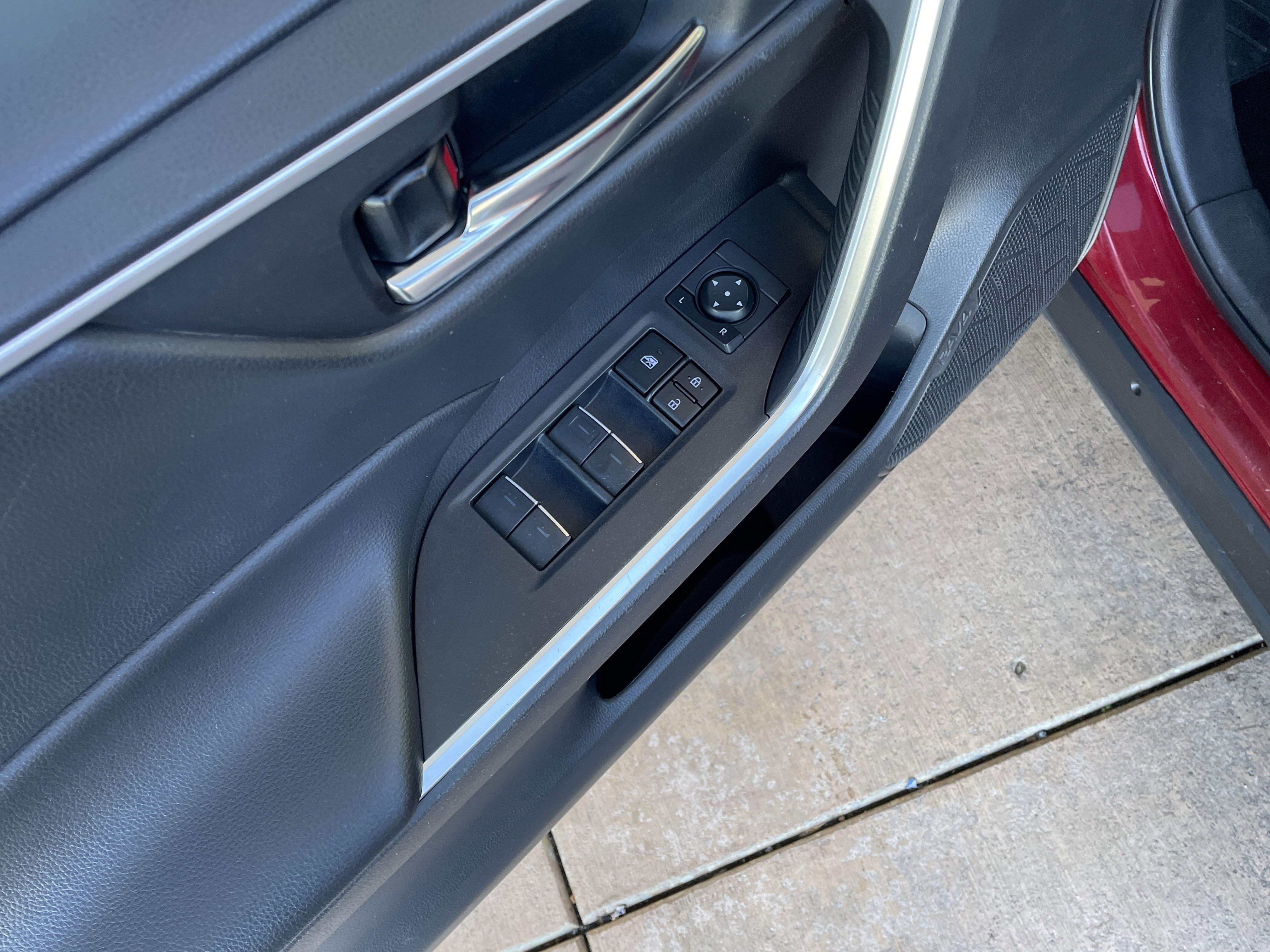 Used 2022 Toyota RAV4 XLE w/ Convenience Package image 15