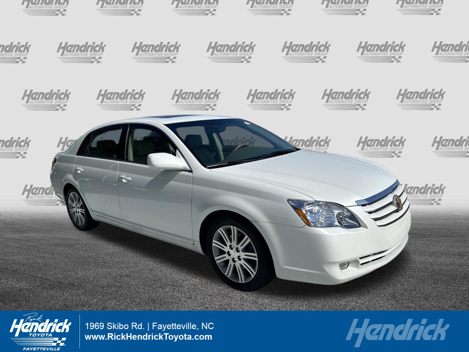 Used 2005 Toyota Avalon Limited FWD video 1