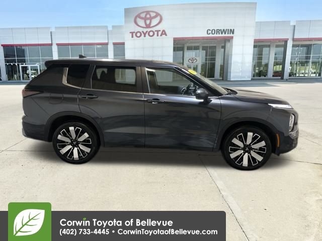 Used 2025 Mitsubishi Outlander SE image 6