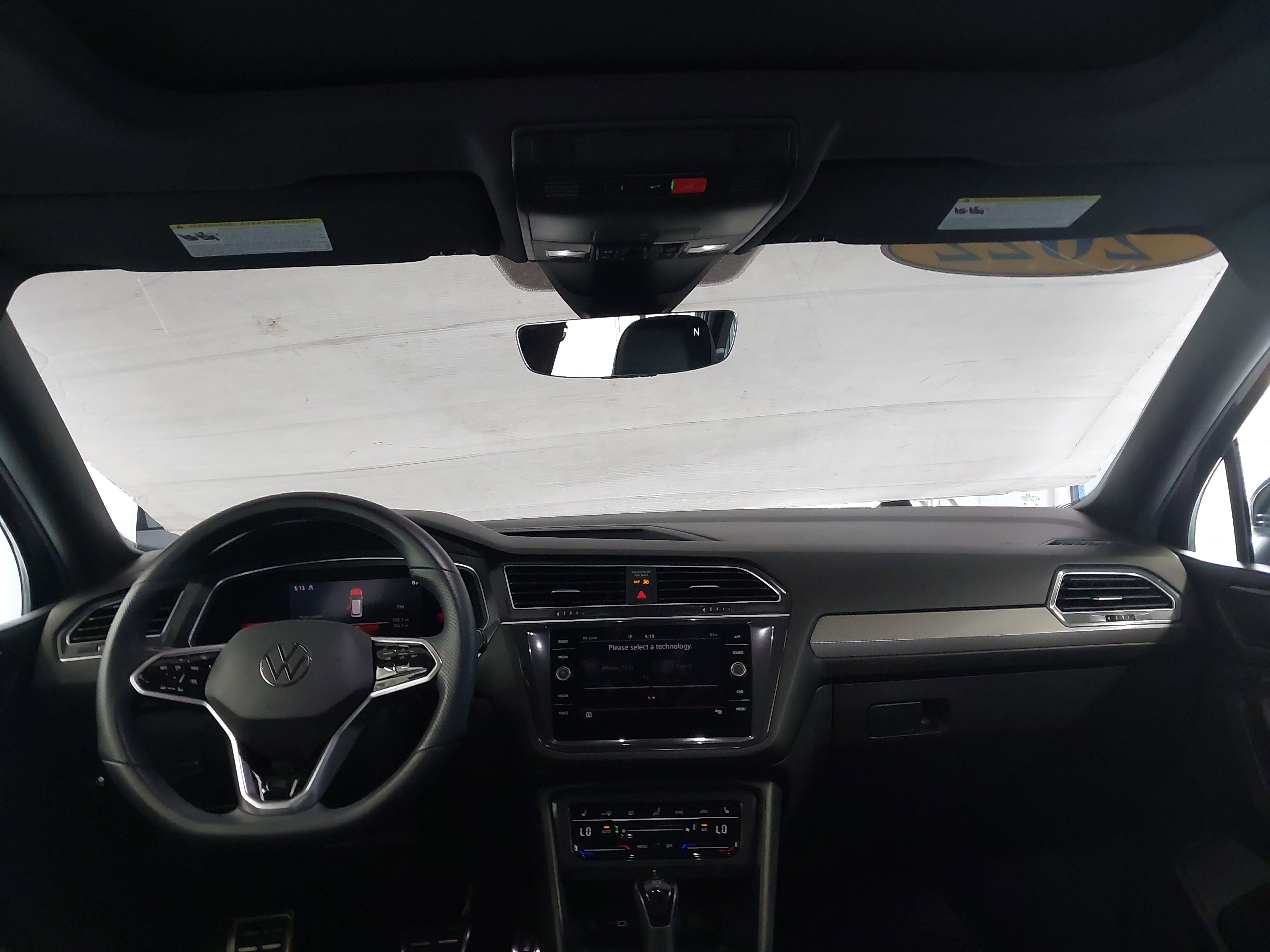 Used 2022 Volkswagen Tiguan SE R-Line image 5