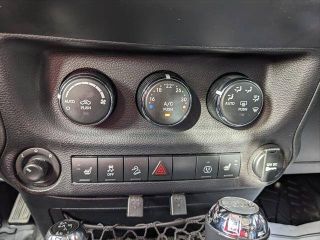 Used 2017 Jeep Wrangler Unlimited Sahara AWD/4WD image 15