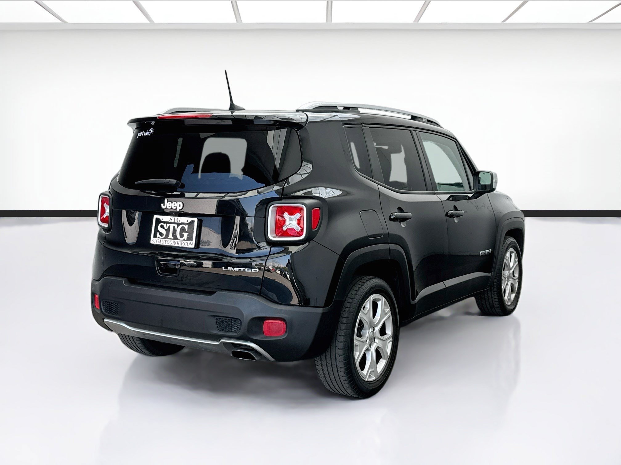 Used 2018 Jeep Renegade Limited w/ UConnect 8.4 Nav Group FWD image 4