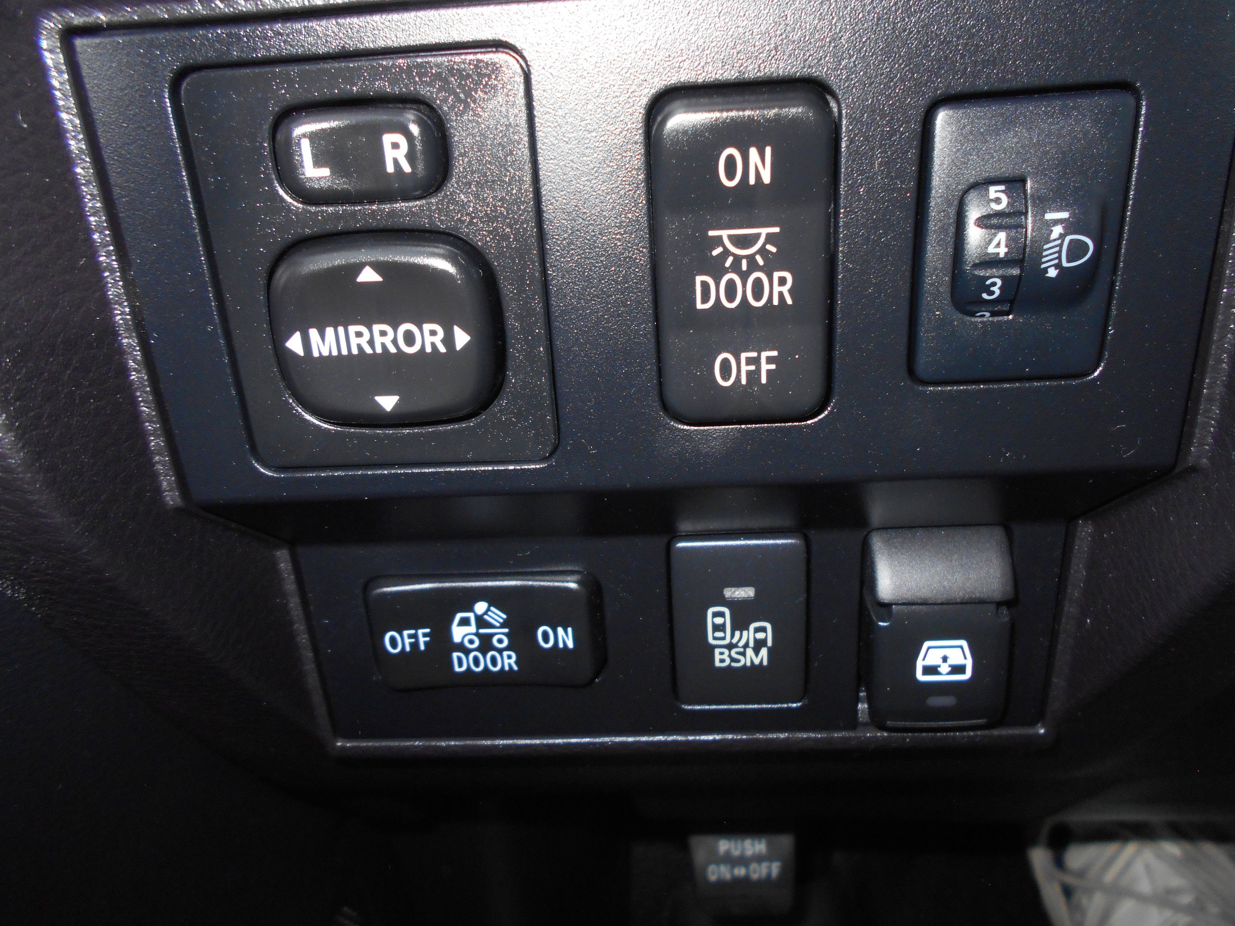 Used 2016 Toyota Tundra Limited w/ Limited Premium Package AWD/4WD image 16