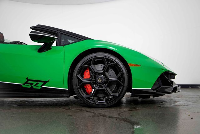 Used 2024 Lamborghini Huracan EVO image 11