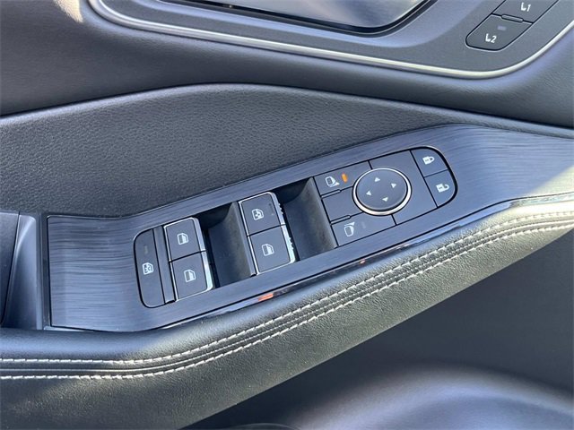 Used 2024 Nissan Rogue Platinum image 28