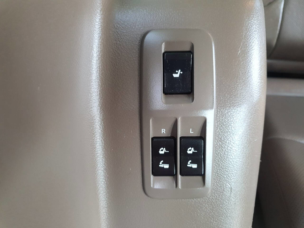 Used 2011 Lexus GX 460 image 49