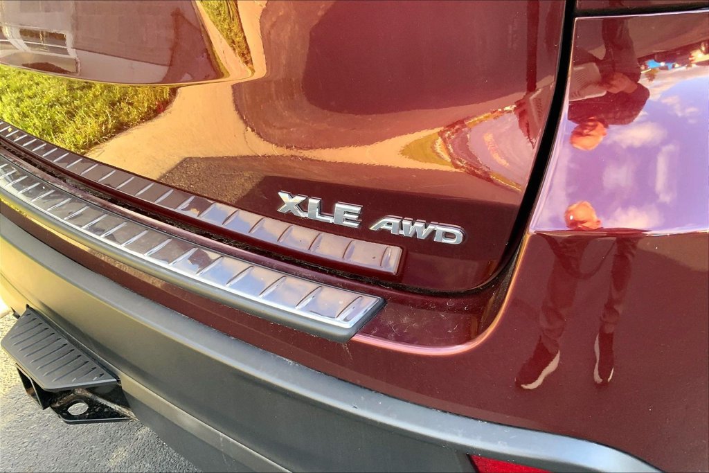 Used 2017 Toyota Highlander XLE AWD/4WD image 4