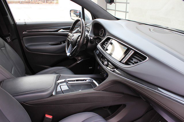 Used 2023 Buick Enclave Premium image 17