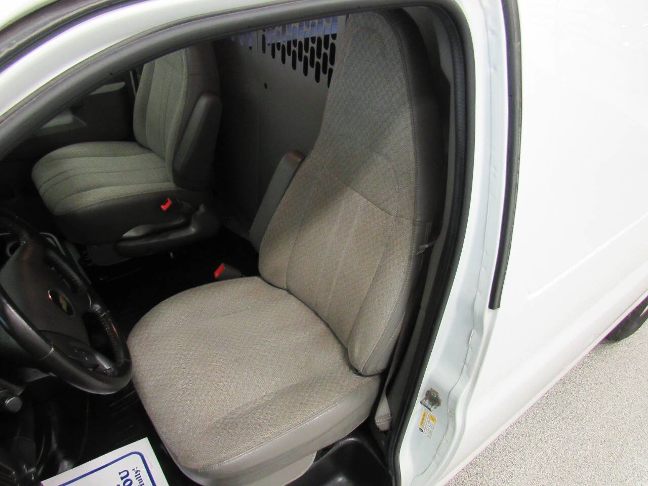 Used 2020 Chevrolet Express 3500 w/ Driver Convenience Package image 37