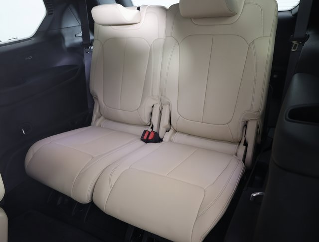 Used 2025 Jeep Grand Cherokee L Limited w/ Black Appearance Package image 10